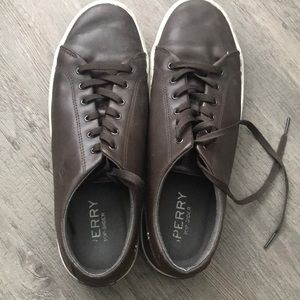 Dark brown Sperry top sider’s